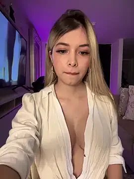 Freechat carolina__star on StripChat