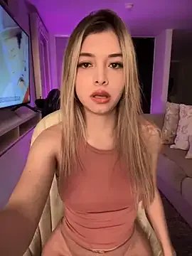 Freechat carolina__star on StripChat