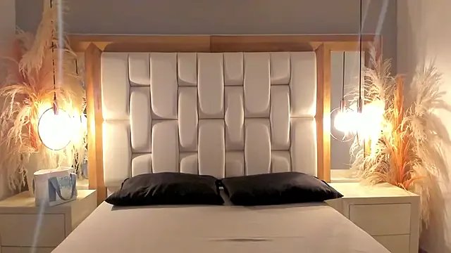 Freechat Daphne_And_Roger on StripChat