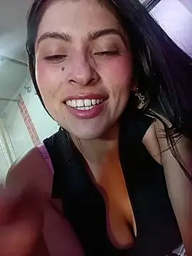 Freechat Fox_Roxxan on StripChat