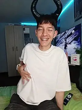 Freechat heyy_noah11 on StripChat