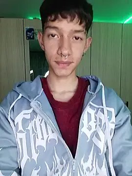 Freechat heyy_noah11 on StripChat