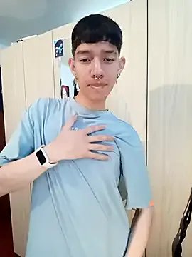 Freechat heyy_noah11 on StripChat