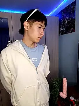 Freechat heyy_noah11 on StripChat