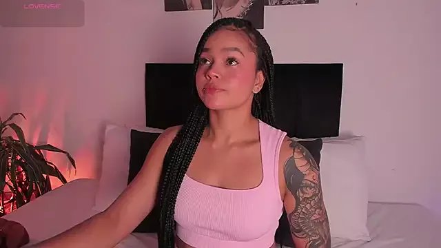 Freechat izzyvega__ on StripChat