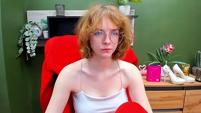 Freechat juicyPenny on StripChat