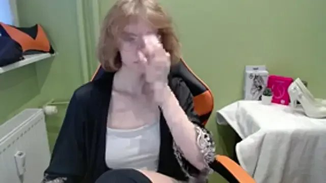 Freechat juicyPenny on StripChat