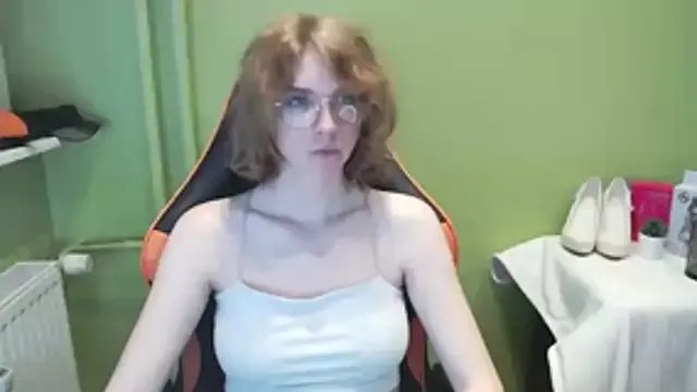 Freechat juicyPenny on StripChat