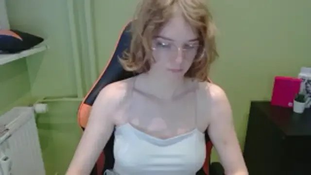 Freechat juicyPenny on StripChat