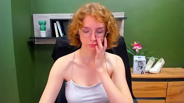 Freechat juicyPenny on StripChat