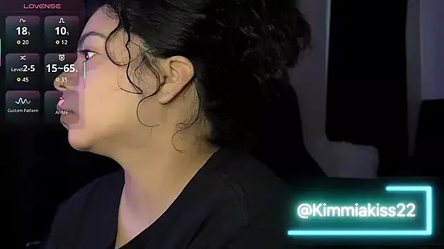 kimmiakiss22 on StripChat
