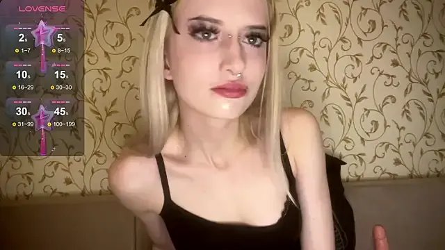 Freechat kittywithu on StripChat