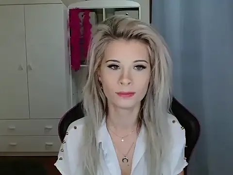 Freechat KristineGlow on StripChat