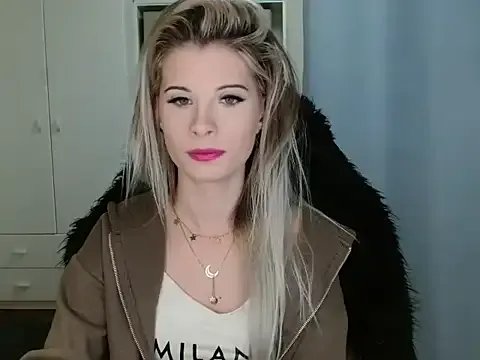 Freechat KristineGlow on StripChat