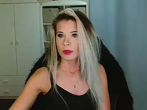 Freechat KristineGlow on StripChat