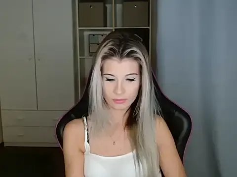 Freechat KristineGlow on StripChat