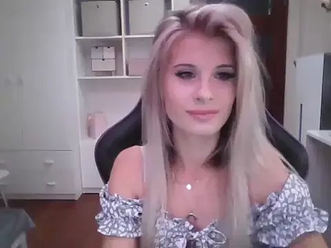 Freechat KristineGlow on StripChat