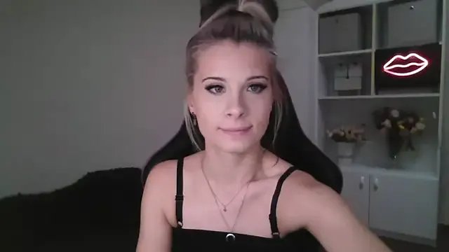 Freechat KristineGlow on StripChat