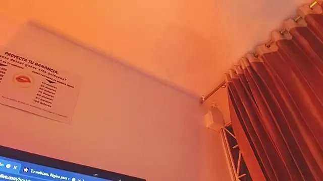 ladymooncs on StripChat