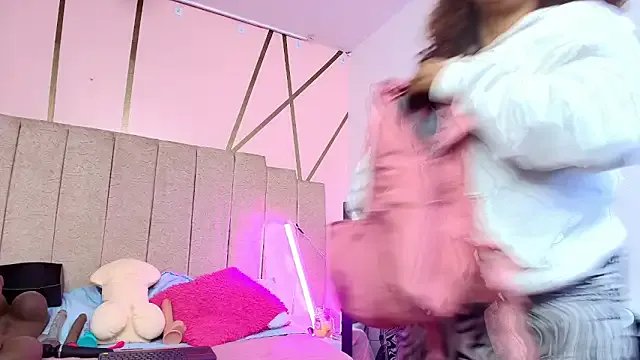 Freechat lauraltt on StripChat