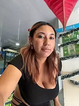 Freechat lauraltt on StripChat