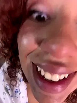 Freechat lauraltt on StripChat