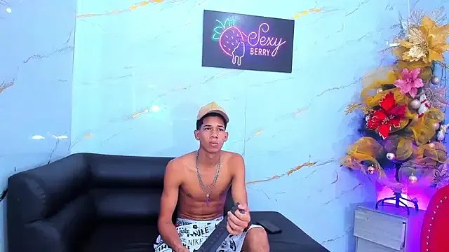 Freechat Little_nicoll on StripChat