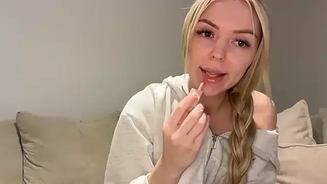 Freechat lolableux on StripChat