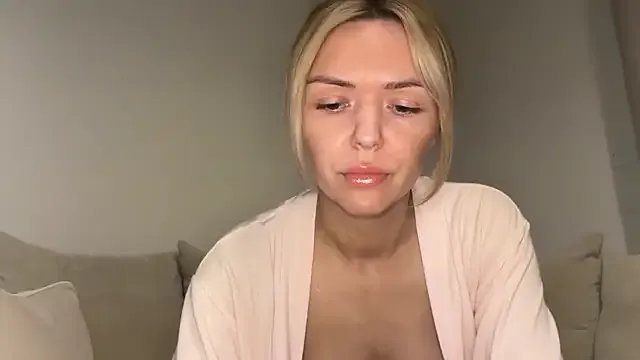 Freechat lolableux on StripChat