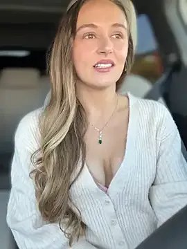 Freechat lunagirl13 on StripChat