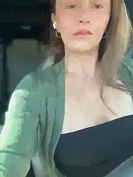 Freechat lunagirl13 on StripChat