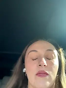 Freechat lunagirl13 on StripChat