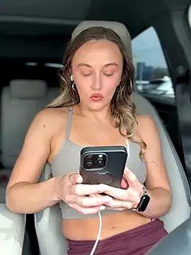 Freechat lunagirl13 on StripChat