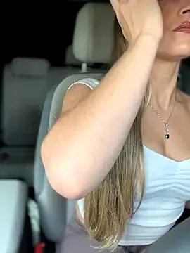 Freechat lunagirl13 on StripChat