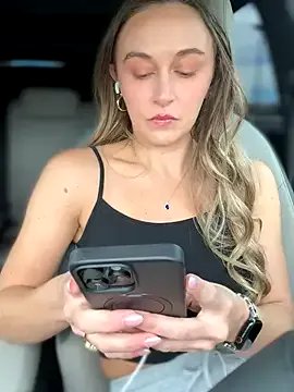 Freechat lunagirl13 on StripChat