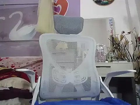 Freechat lyly_asian on StripChat