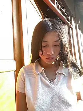 LylyOx9 on StripChat 