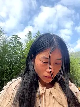 LylyOx9 on StripChat 