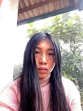 LylyOx9 on StripChat 