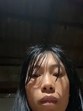 LylyOx9 on StripChat 