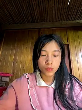 LylyOx9 on StripChat 