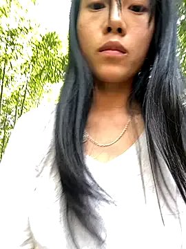 LylyOx9 on StripChat 