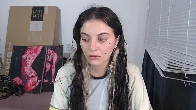 Freechat mariecam420 on StripChat