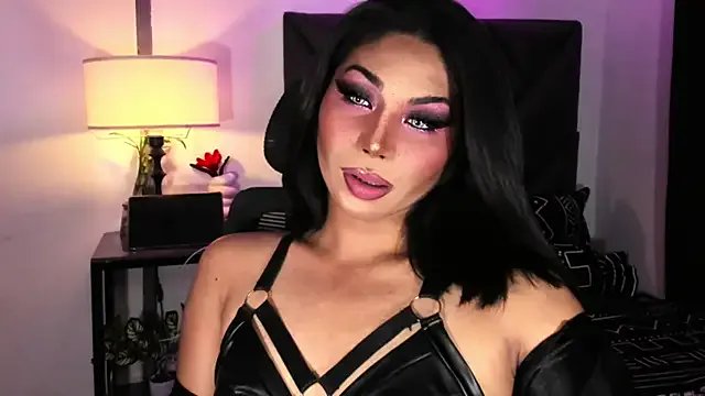 Freechat MaxxineMorenaTs on StripChat