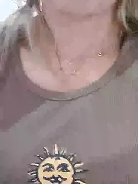 Freechat melissa_35_ on StripChat