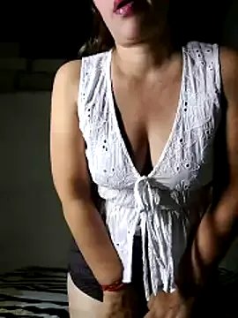 MIA-LARIOS — Freechat on StripChat