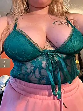 Freechat Milf-N-Kookies on StripChat