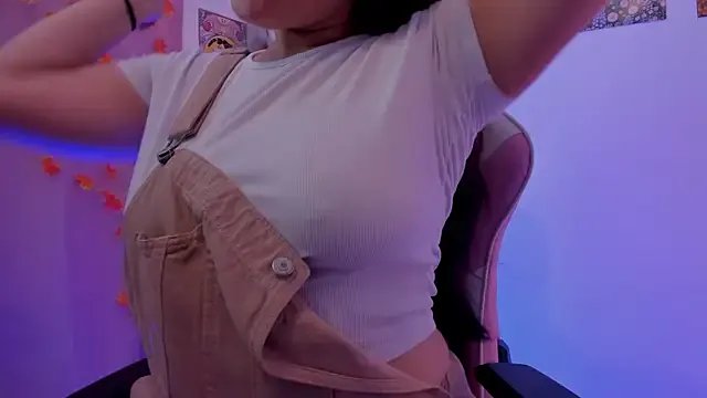 Freechat naharasoller on StripChat