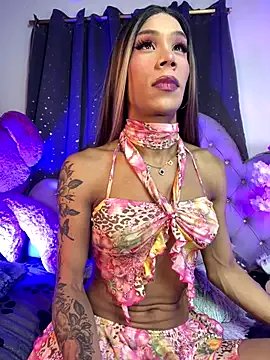 Freechat Naugth_channel_ts on StripChat