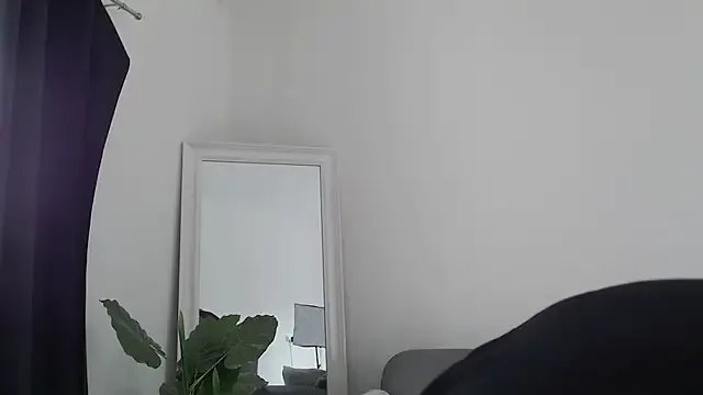 Freechat nicole_98 on StripChat